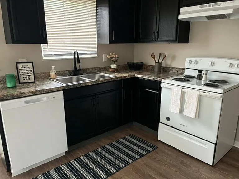 Waynedale Circle Apartments — Photo 65