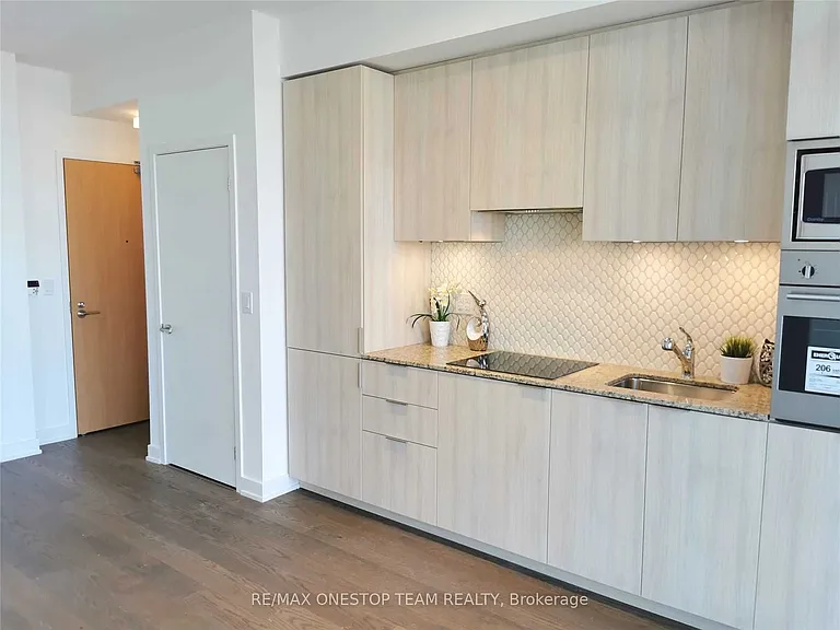 11 Wellesley St W #6013 — Photo 8
