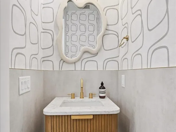 105 Laidlaw Avenue image 13 of 25