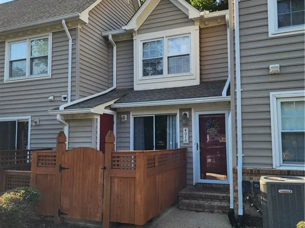 401 Henley Ct APT K, Chesapeake, VA 23320