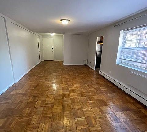 3rd image of 39 45duncan Ave