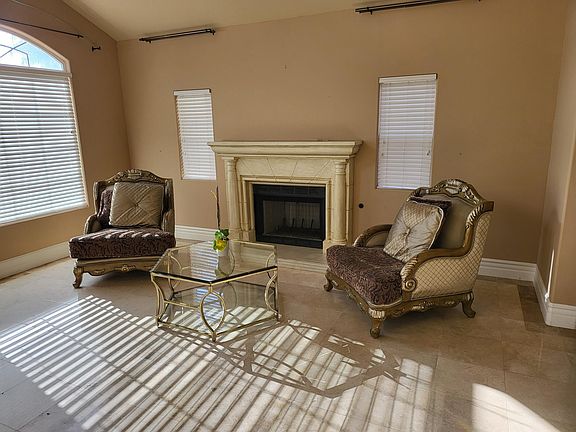 3rd image of 5039 Serrania Ave