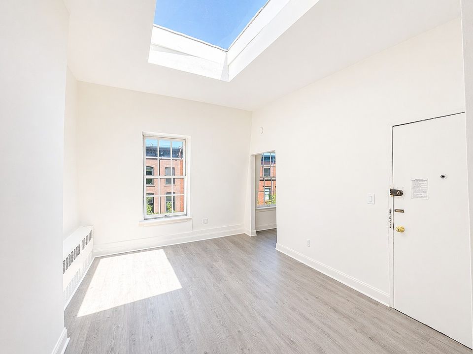 1st image of 424 W 22nd St #9