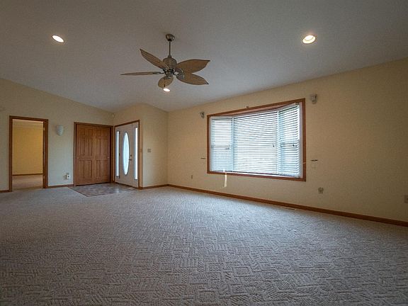 5th image of 2001 Linden Dr