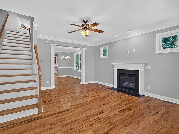 3rd image of 98 W Murray Ave