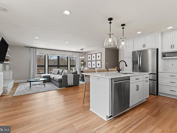 4th image of 6393 Lakeview Dr