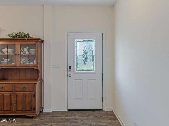 5th image of 277 Gail Ln