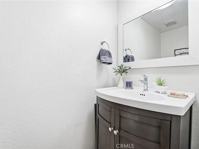 334 S Walnut Ave #D-11 — Photo 9