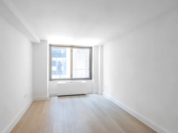 101 West 55th Street image 4 of 15