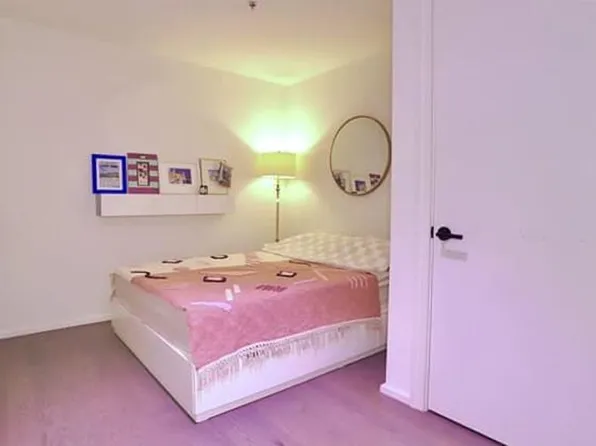 1425 Hudson Street image 12 of 20