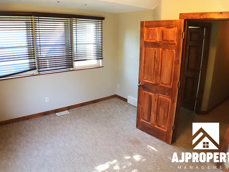 1305 S Norton Ave — Photo 12