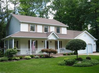 445 Greenbriar Dr, Cortland, OH
