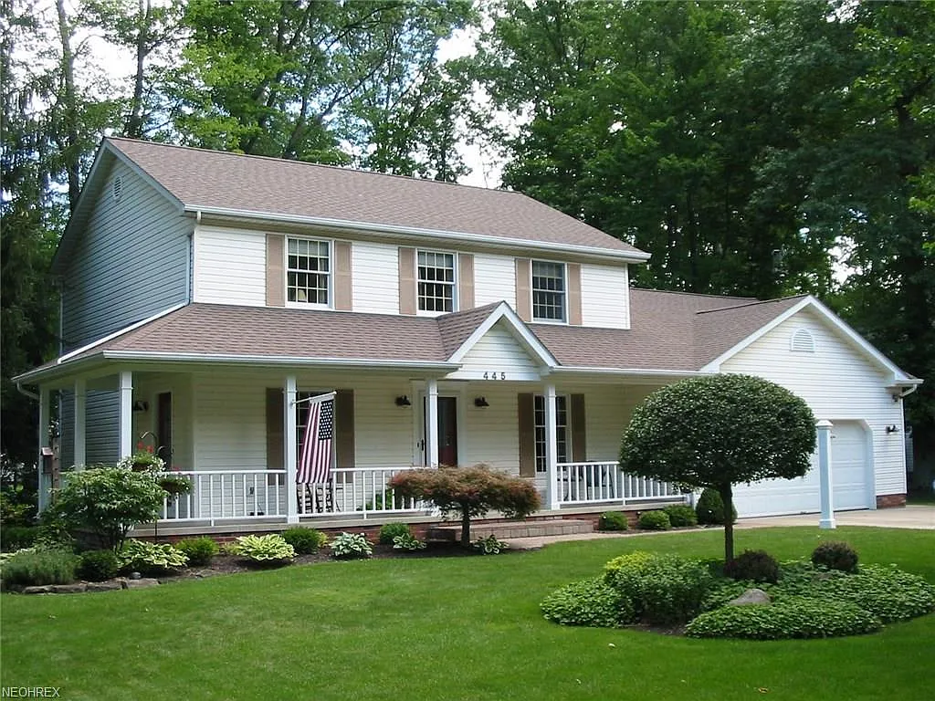 445 Greenbriar Dr photo 1