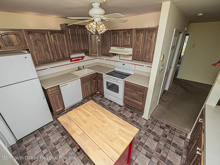 118 Amberly Dr #J — Photo 5