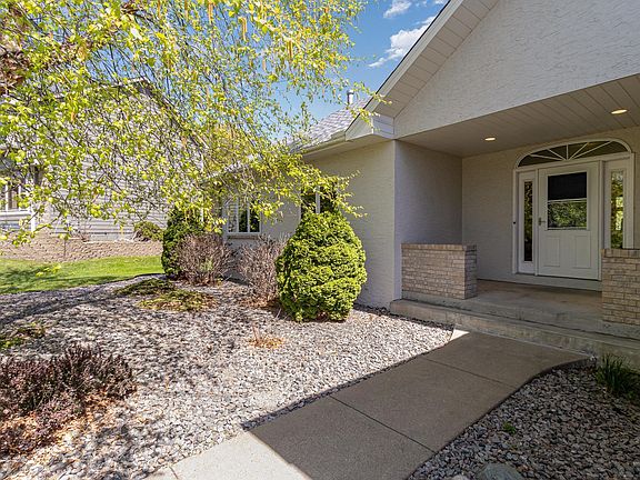 3rd image of 2075 Parkview Ln
