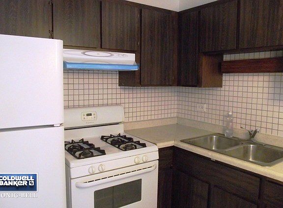 3rd image of 5733 W 103rd St APT 2E