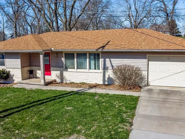 406 Hawthorne St, Smithville, MO 64089