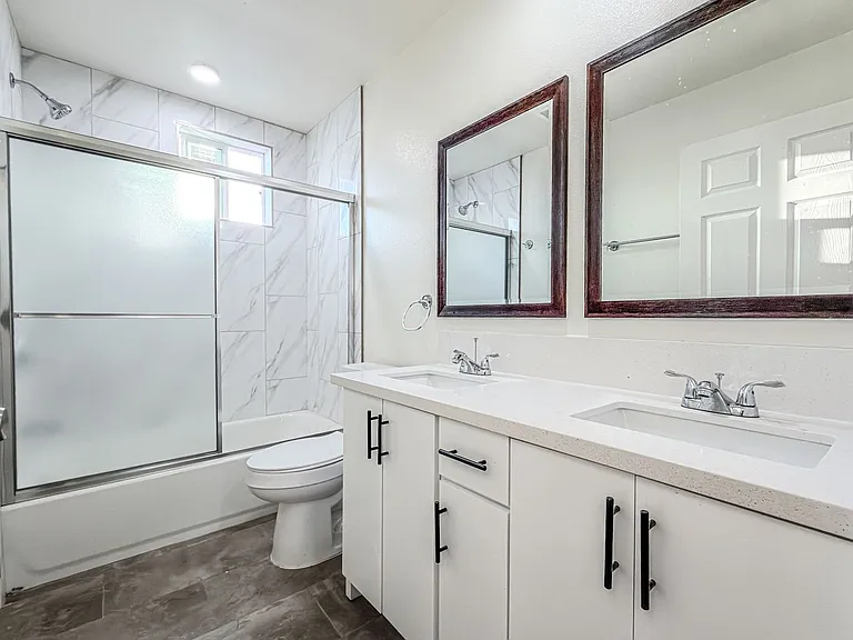 Brand New Luxury 4 & 5 Bed Units — Photo 14