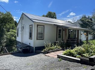 204 Elkins Ave, Kingwood, WV