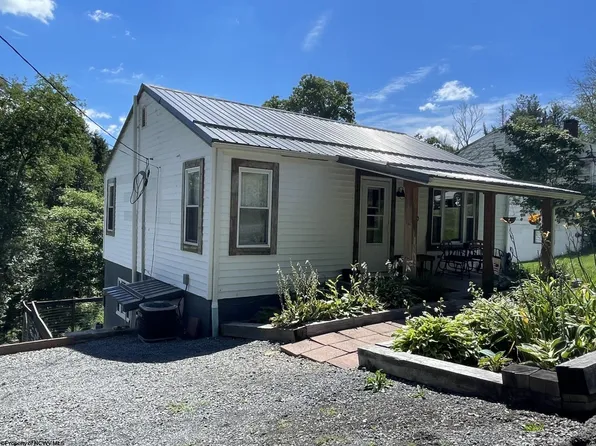 204 Elkins Ave, Kingwood, WV 26537