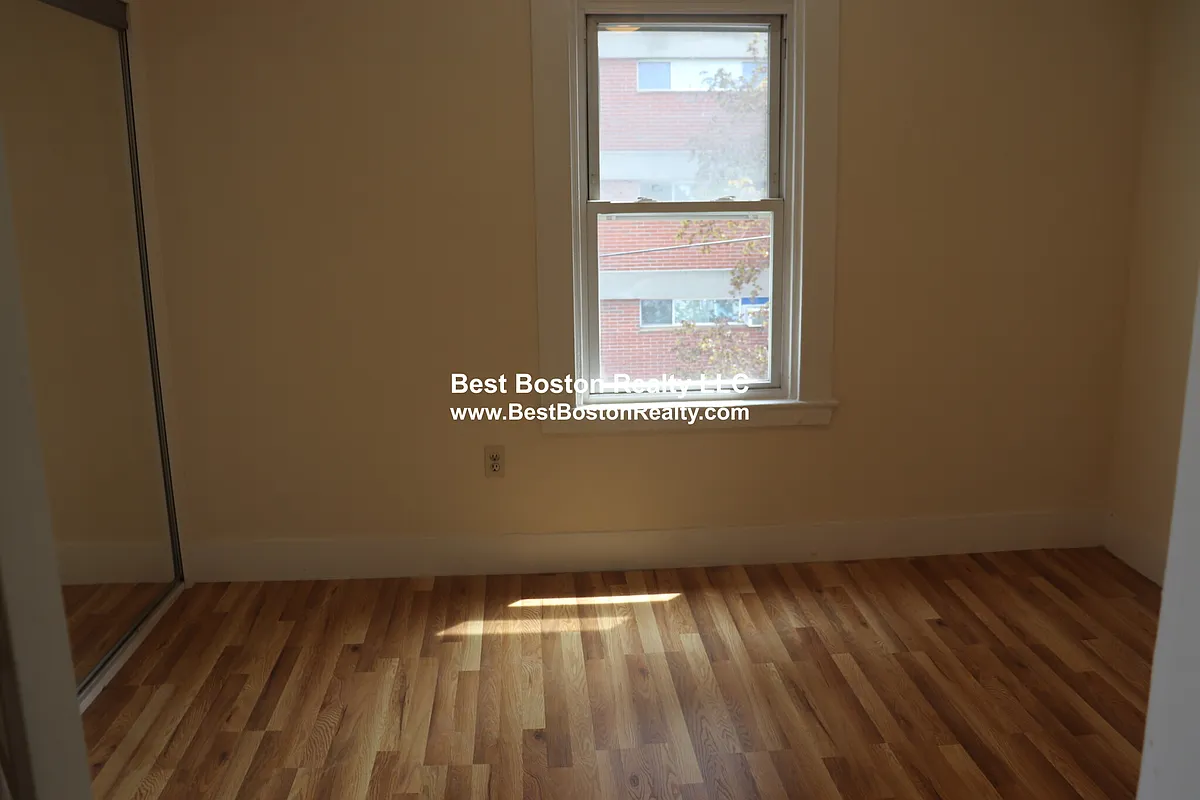 Building Photo - 16 Warren Ave #6