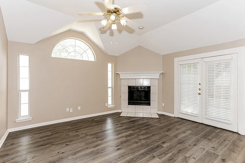 3 bed, 2.0 bath, 1792 sqft, $2,635 — Photo 4