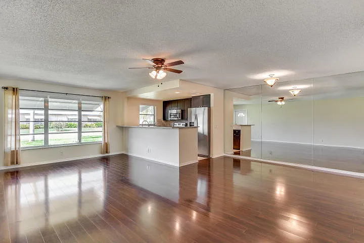 1 bed, 2.0 bath, 1122 sqft, $1,950 — Photo 4
