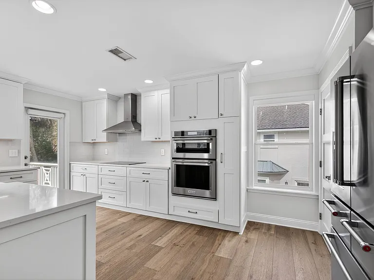 1766 Beach Ave — Photo 18