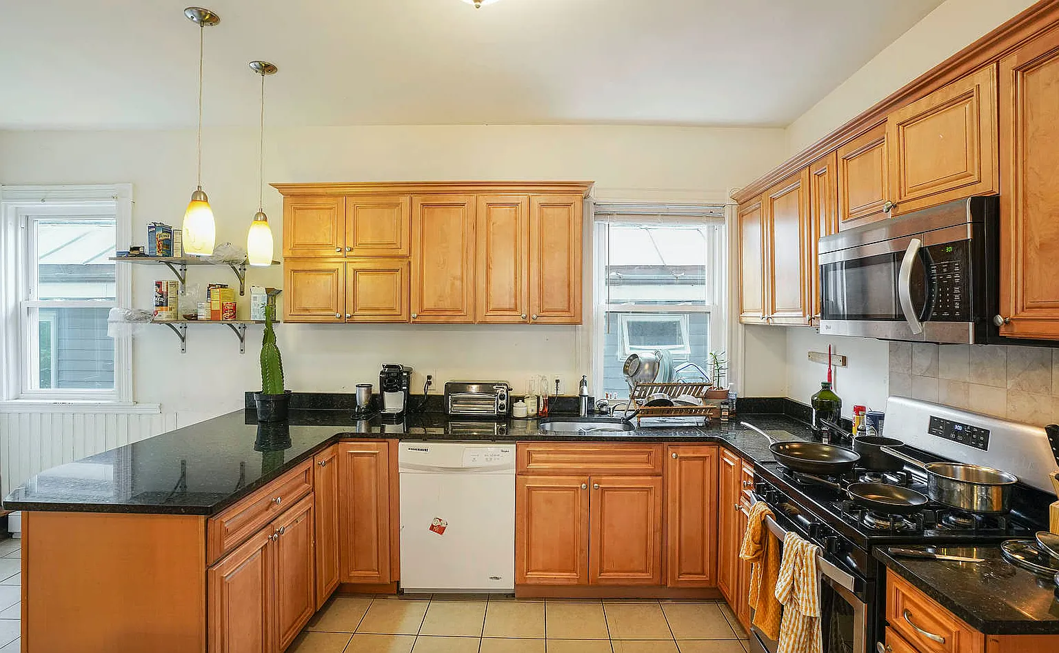 4 bed, 1500 sqft, $6,800 — Photo 1