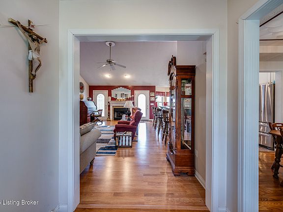 5th image of 109 Terri Rose Ct