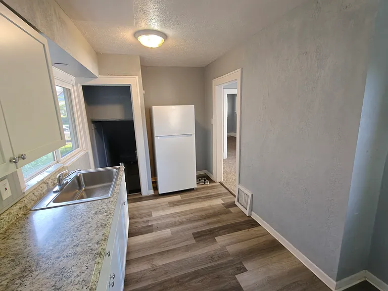 1252 W Waterloo Rd — Photo 8