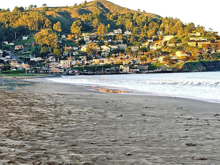 Nearby Linda Mar Beach offers great ocean views