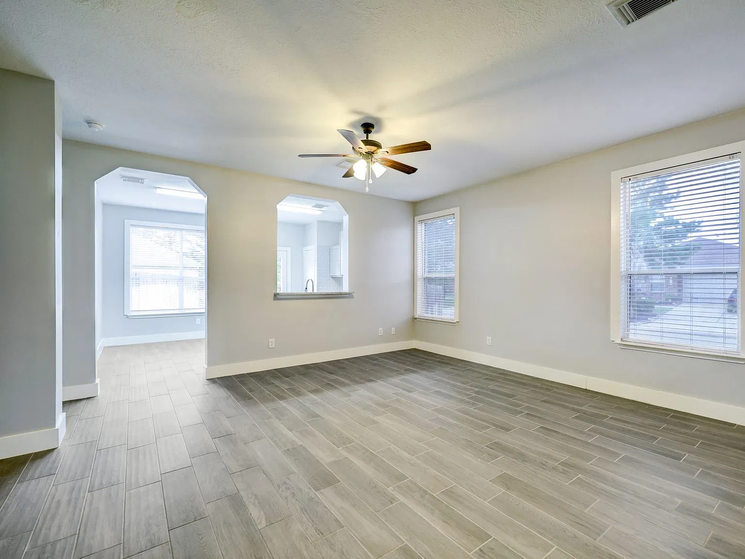 3 bed, 2.0 bath, 1513 sqft, $1,995 — Photo 3