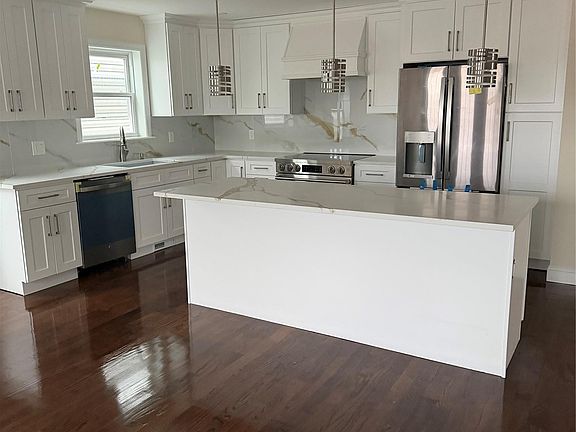 3rd image of 460 Dunham Avenue