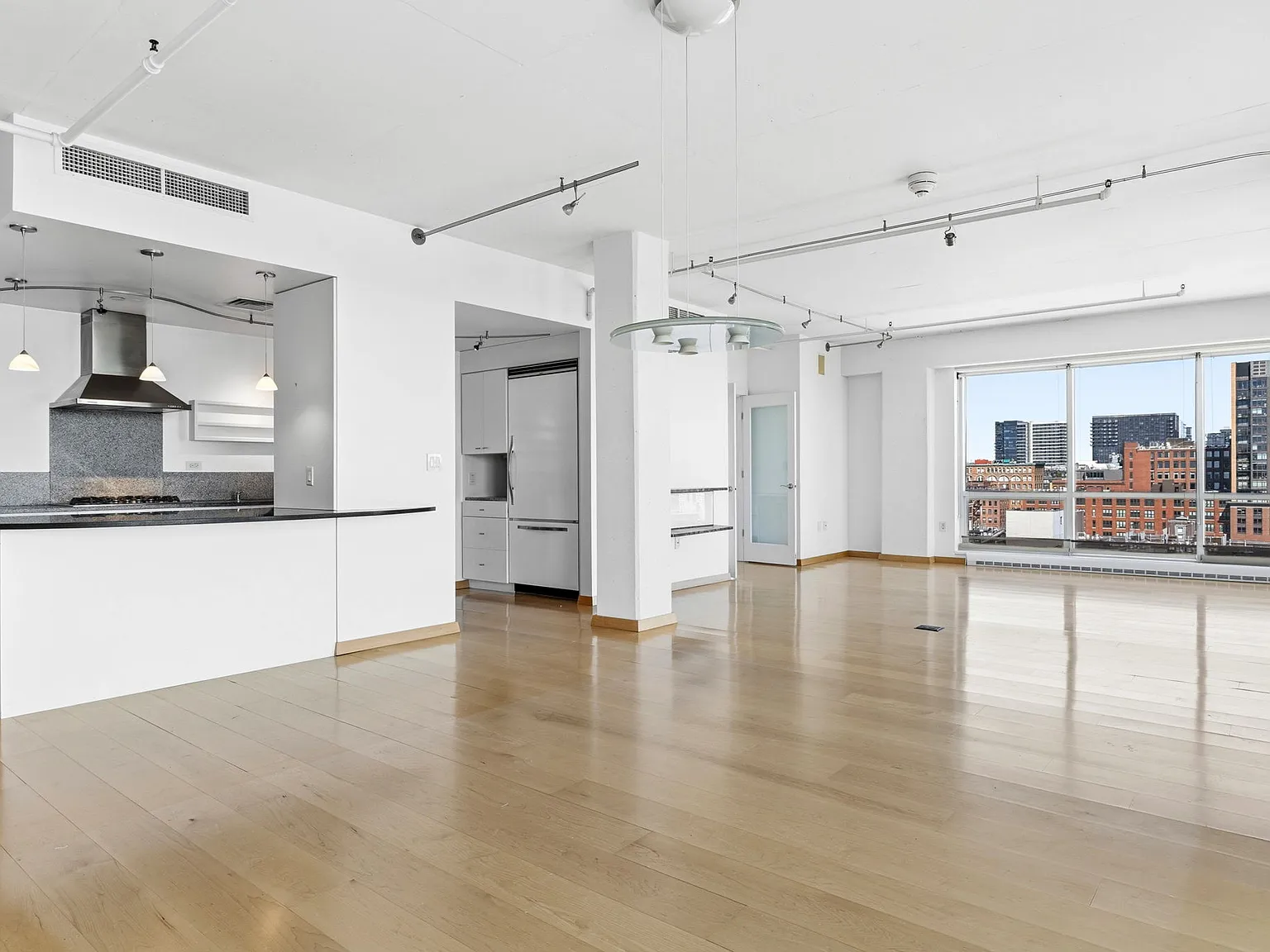 25 Channel Center St — Photo 3