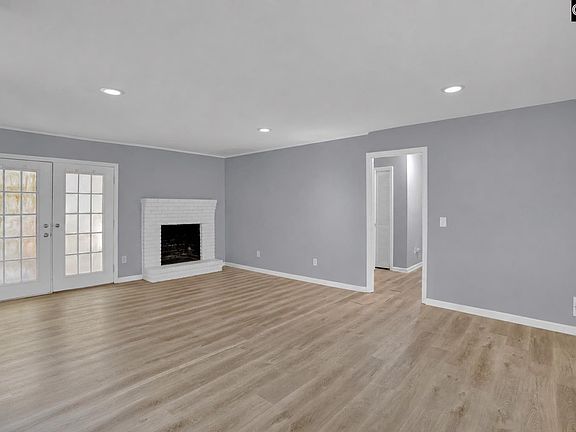 5th image of 315 Creighton Dr