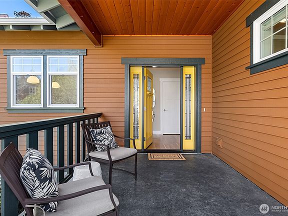 5th image of 633 Pierce Court NW