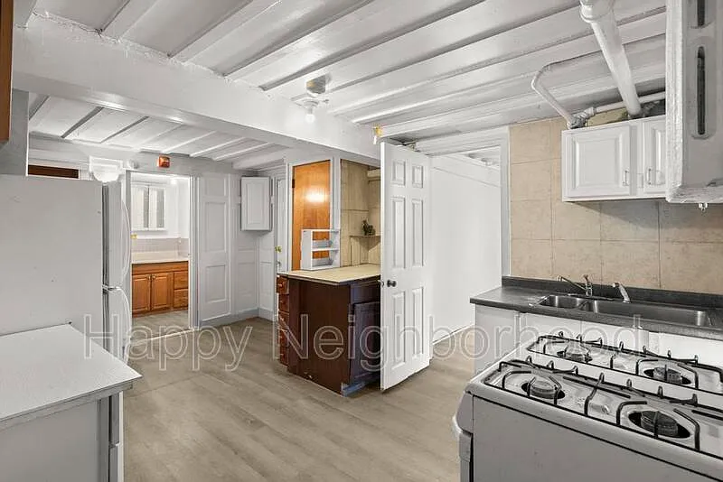 2 bed, 1.0 bath, 500 sqft, $1,300 — Photo 1