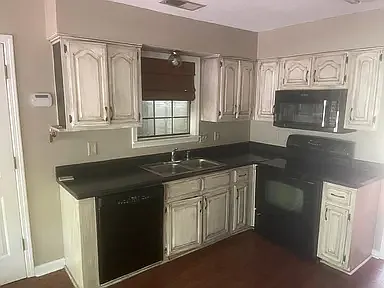 3 bed, 1450 sqft, $1,975 — Photo 3