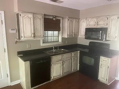 3rd image of 4550 Airline Rd