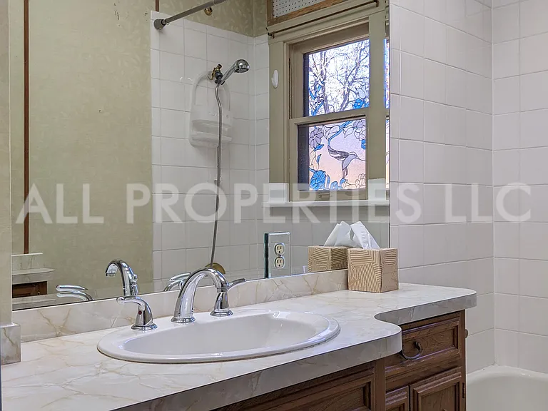 557 S Race St — Photo 17