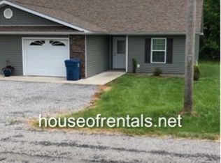 900 Pear St APT D, Carterville, IL 62918