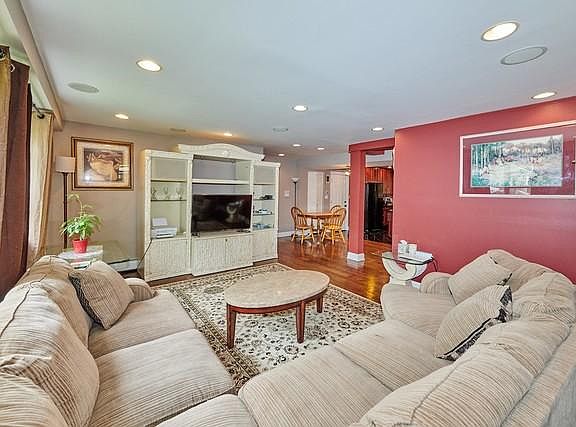 5th image of 2205 W Highland Ave #1NE