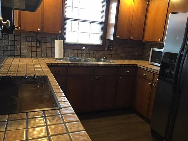 910 Manchester Dr — Photo 9