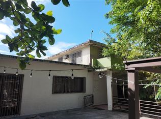 690 Los Naborias St, Vega Alta, PR 00692