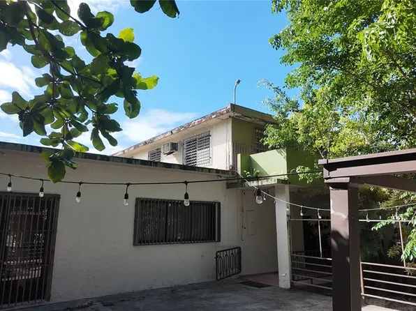 690 Los Naborias St, Vega Alta, PR 00692