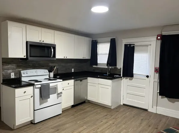 69 West St #1F, West Warwick, RI 02893