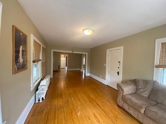2nd image of 420 8th St SE Unit 2