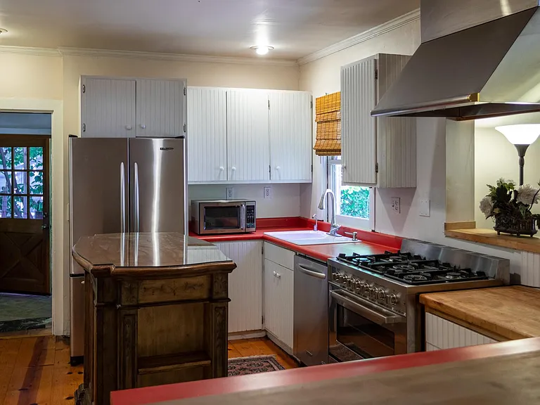 1001 Myrtle St — Photo 4