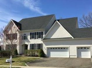 44 Hedgerow Ln, Manalapan, NJ 07726